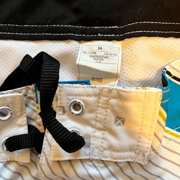 Quiksilver Swim Trunks (Size 34) (2x Bundle) - Picture 5 of 7
